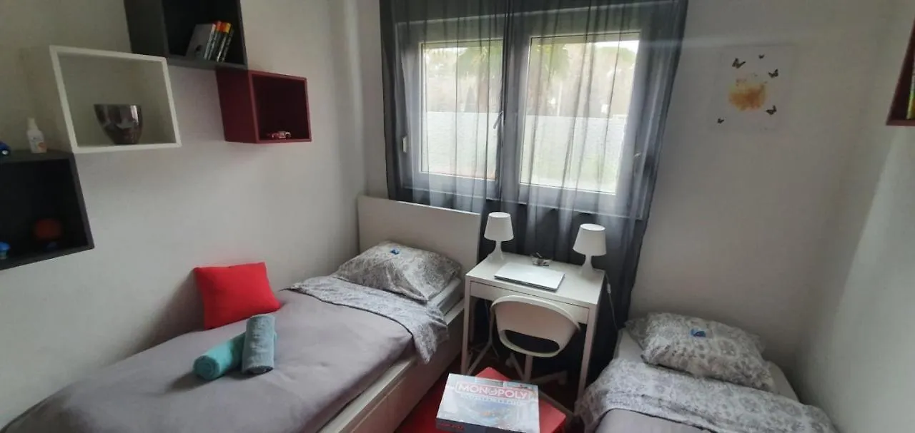 Daisy Apartment Pula 0*,  Croatia
