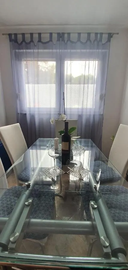 Daisy Apartment Pula 0*,